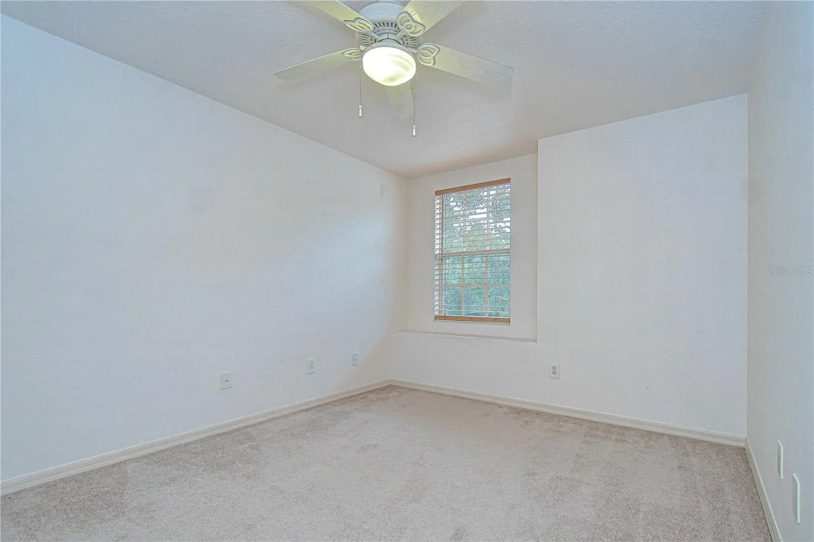 1308 W CARISSA CT