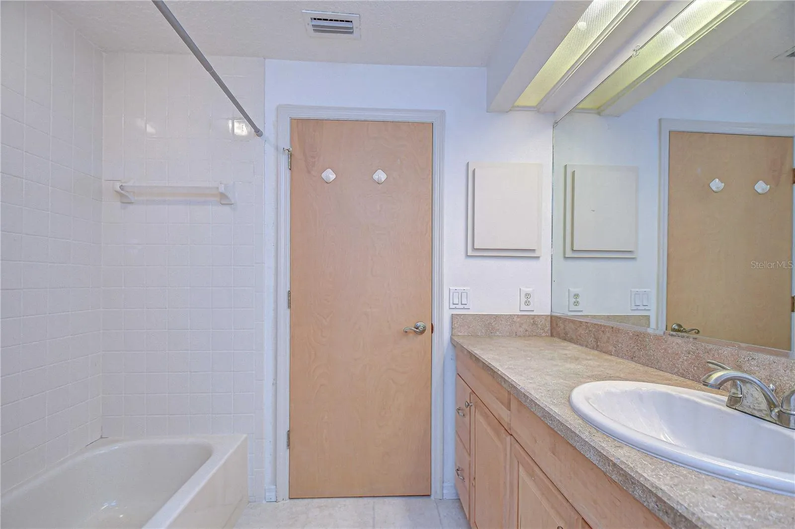 1308 W CARISSA CT