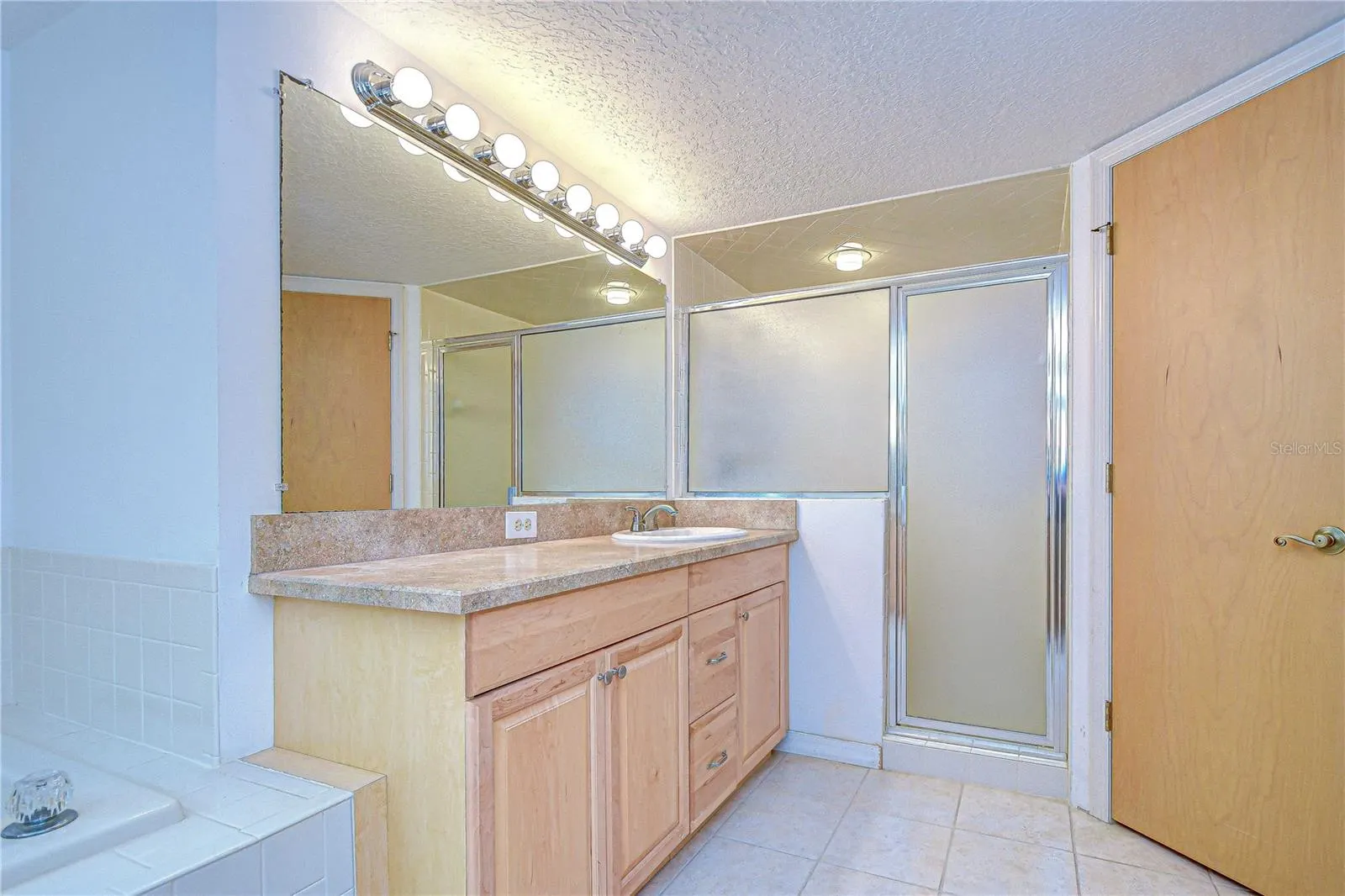 1308 W CARISSA CT