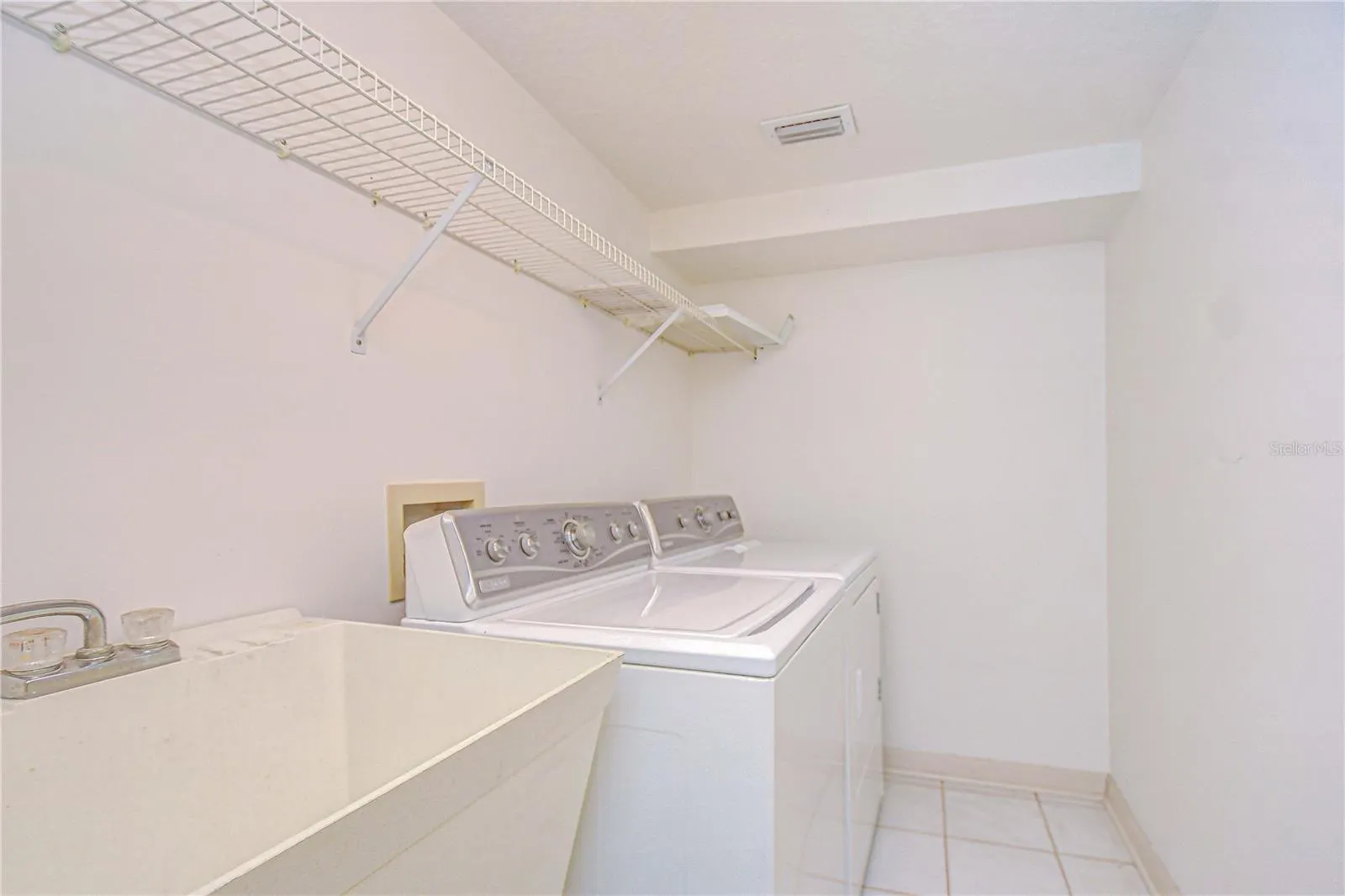 1308 W CARISSA CT