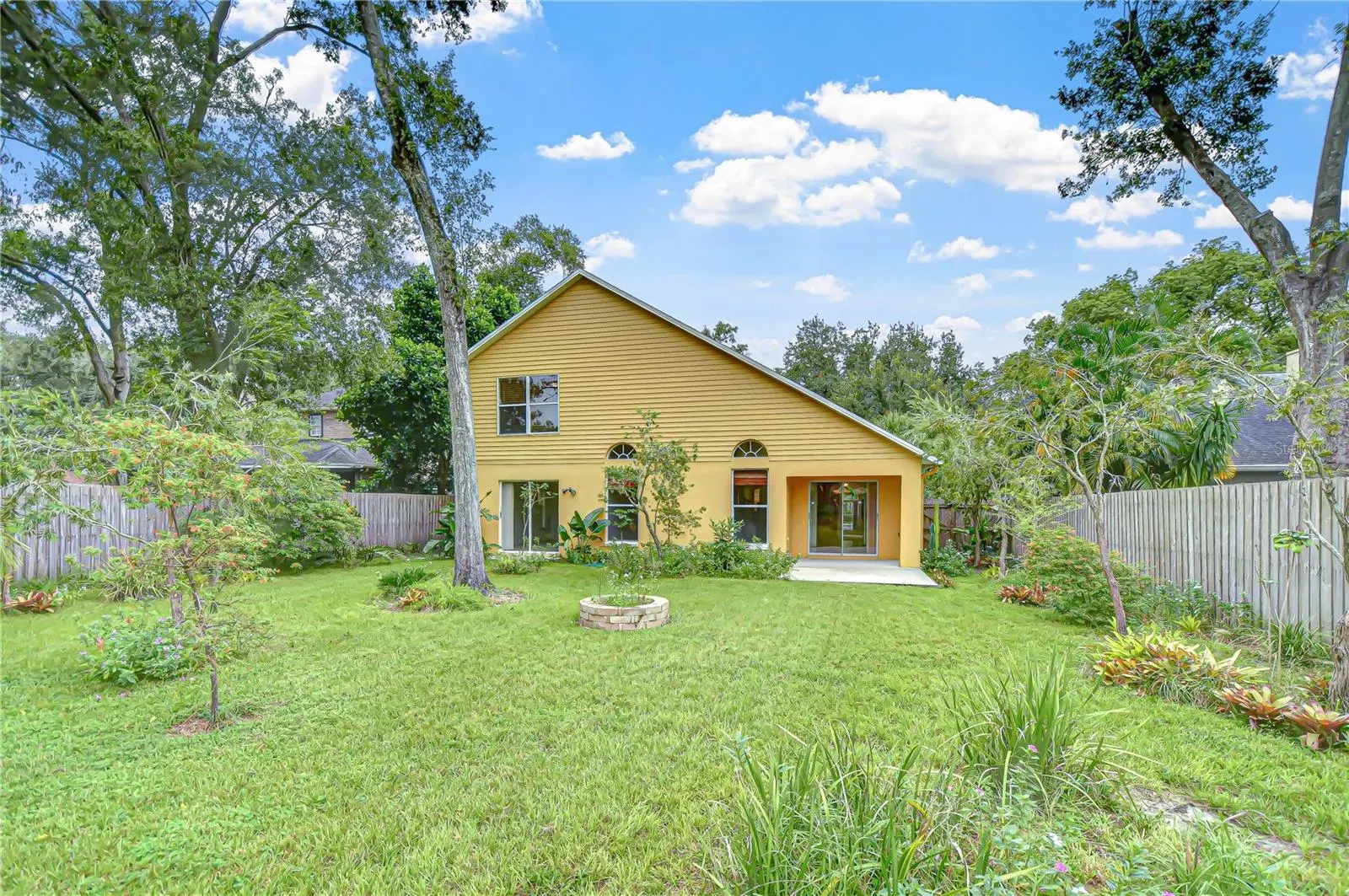 1308 W CARISSA CT