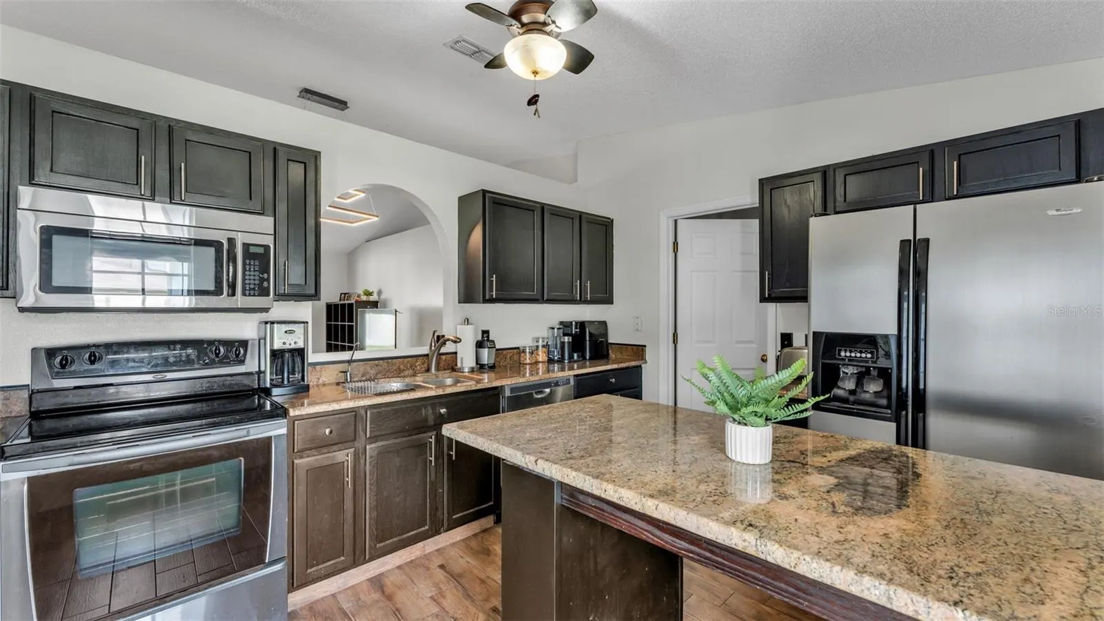 1429 COUNTRY CHASE DR