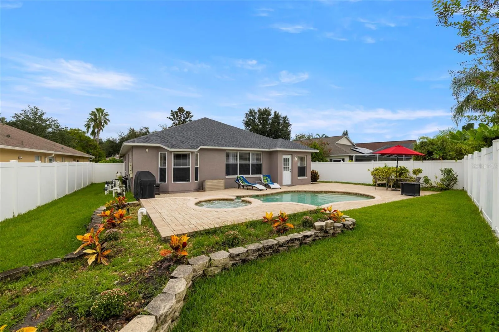 2005 BERRY LAKE DR