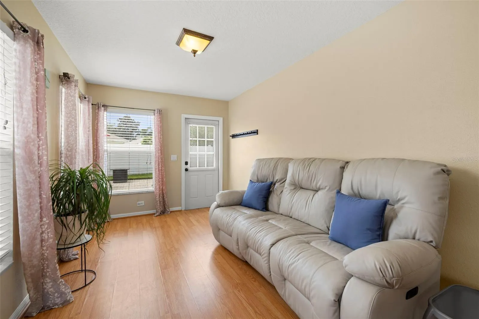 2005 BERRY LAKE DR