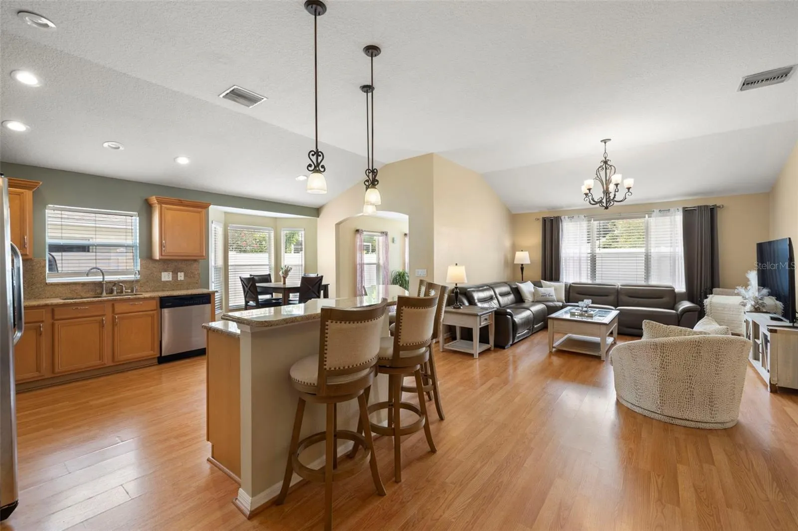 2005 BERRY LAKE DR