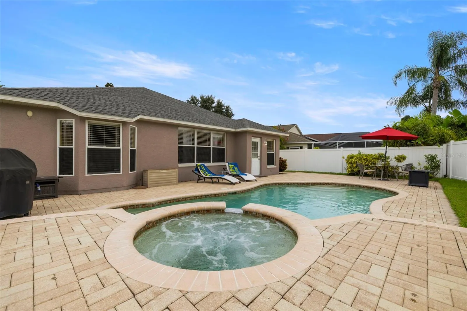 2005 BERRY LAKE DR