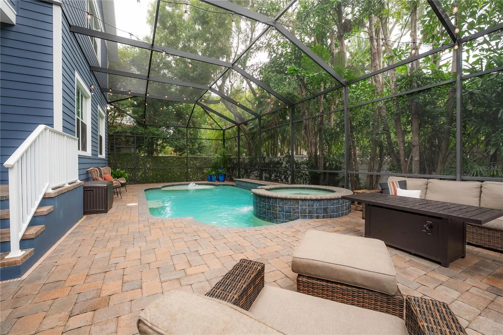 2937 W BAYSHORE CT