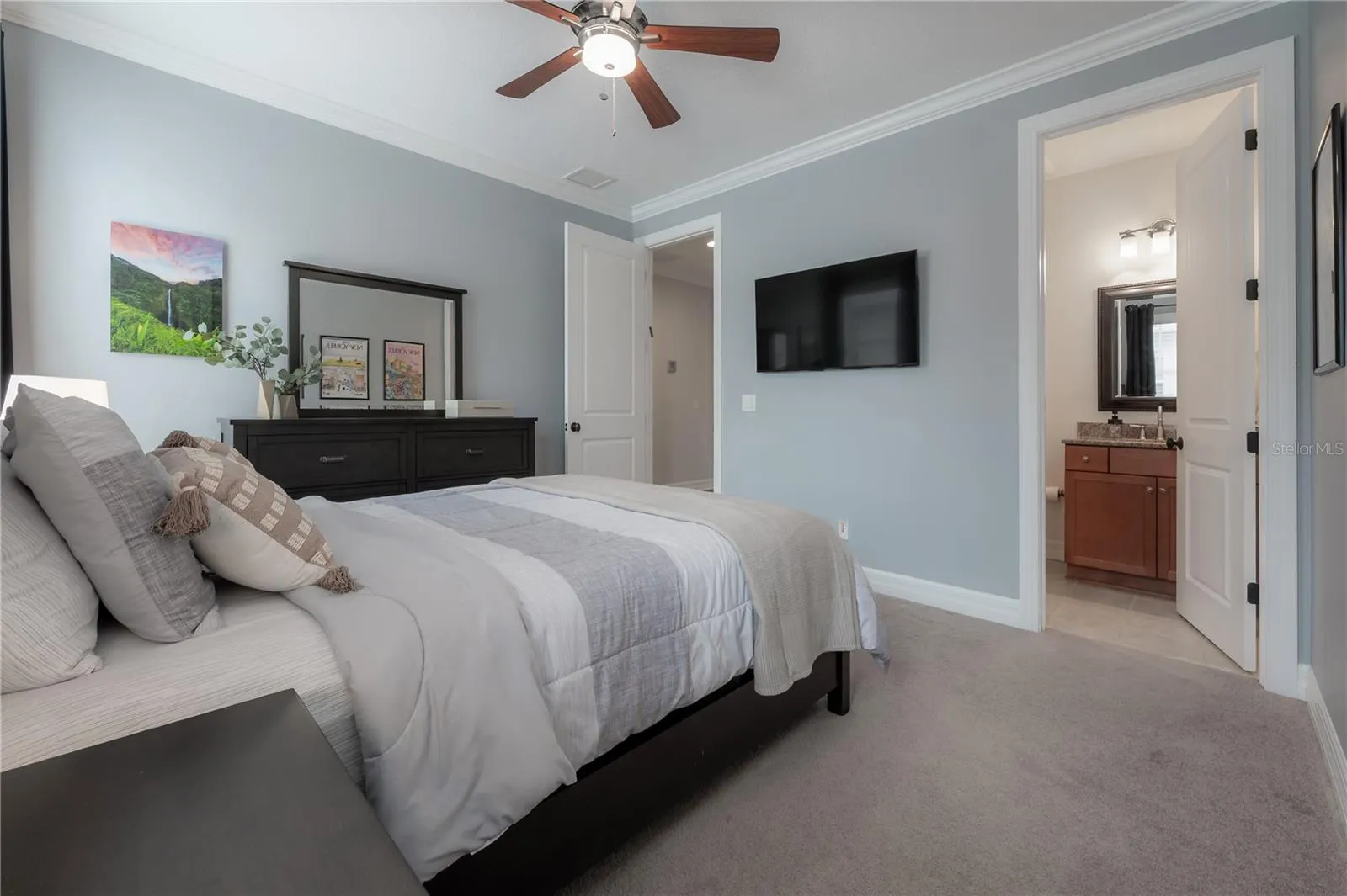 2937 W BAYSHORE CT