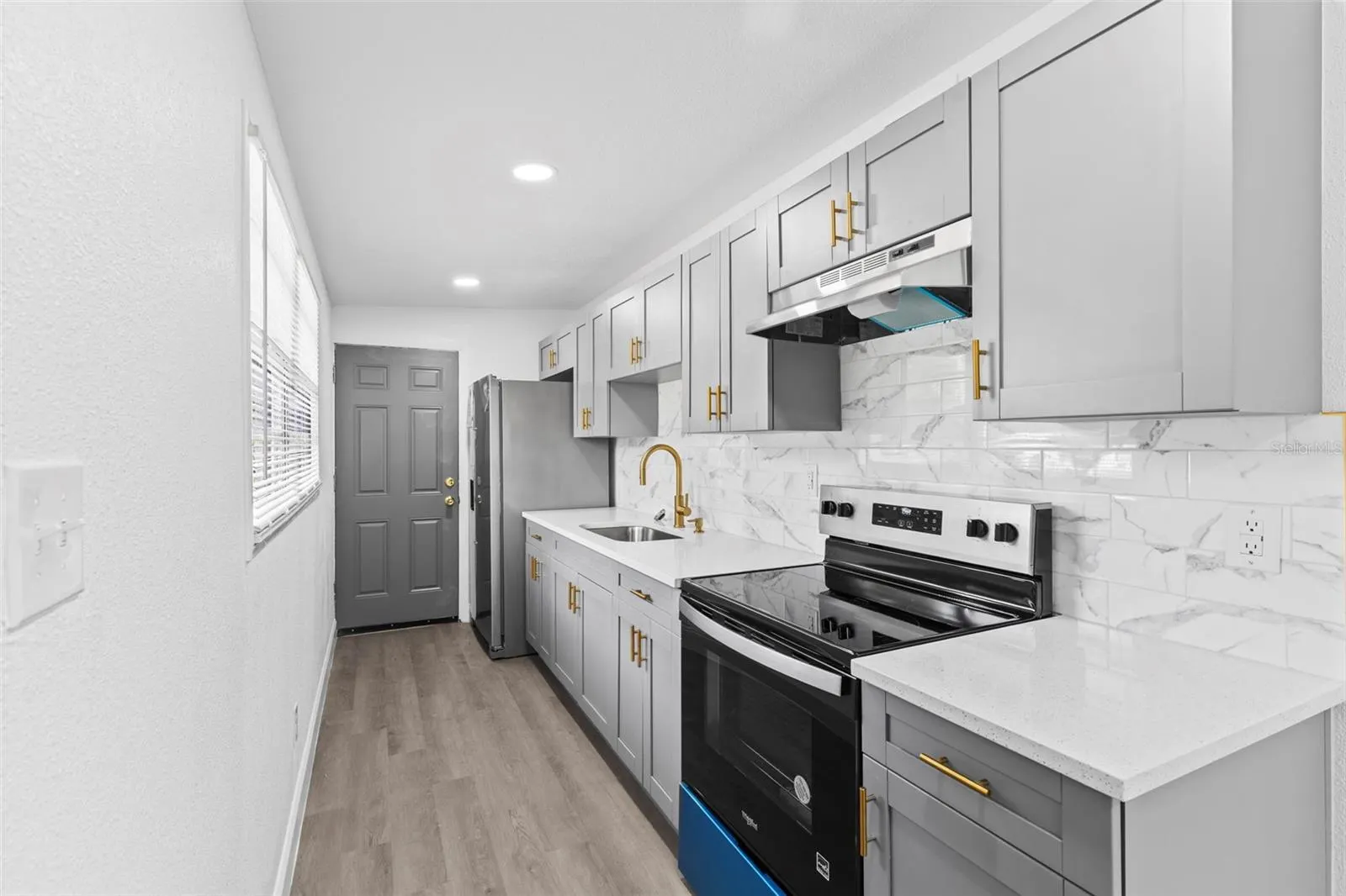 3226 CLIFFORD SAMPLE DR