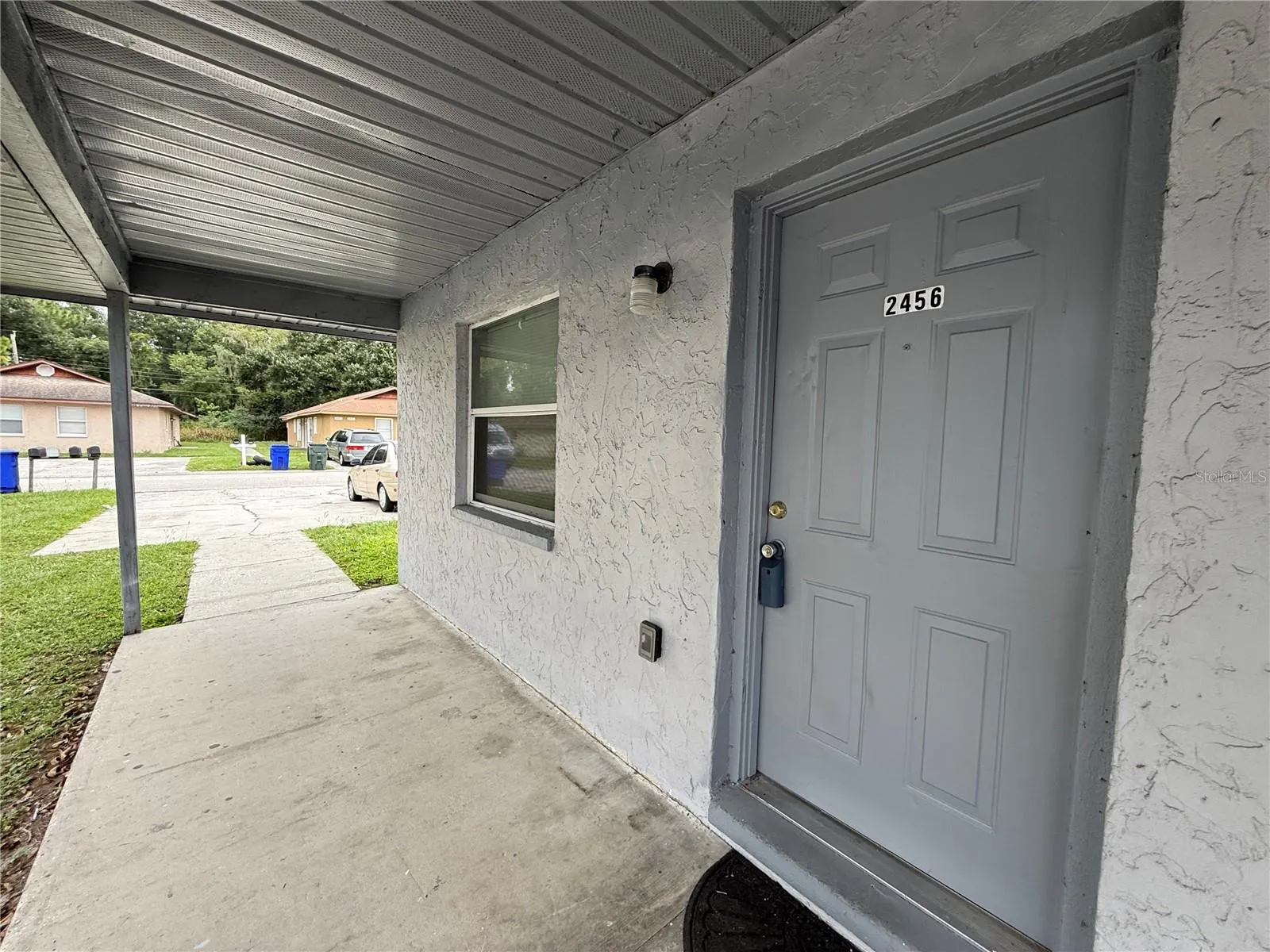 2456 CHESTNUT WOODS DR