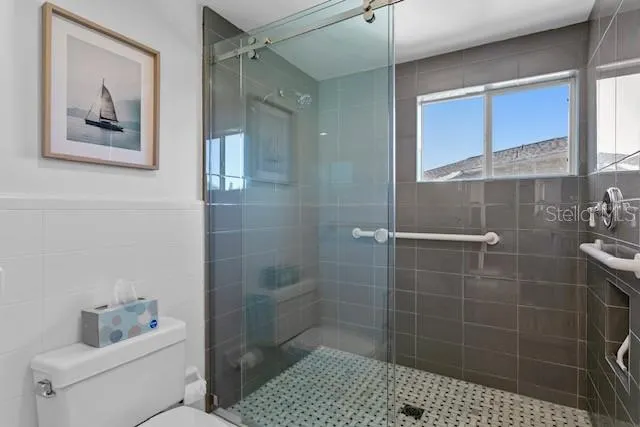 2904 N SHOREVIEW PL