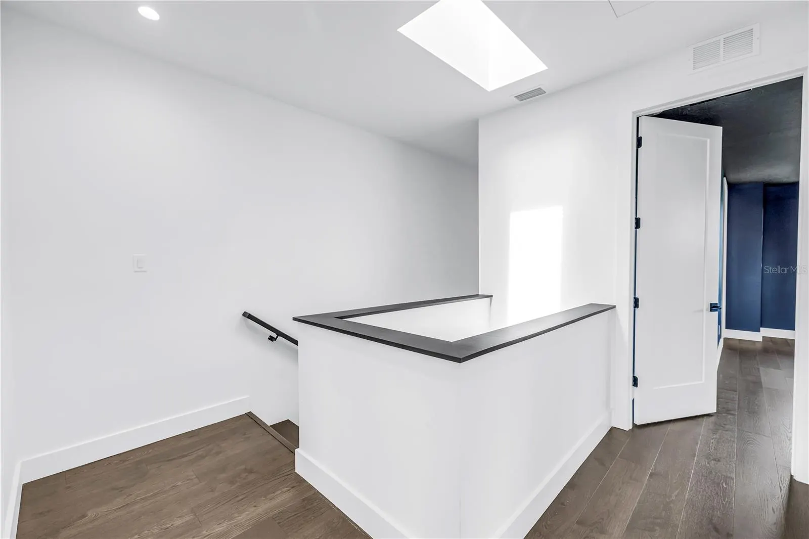 409 E OAK AVE #9, #9