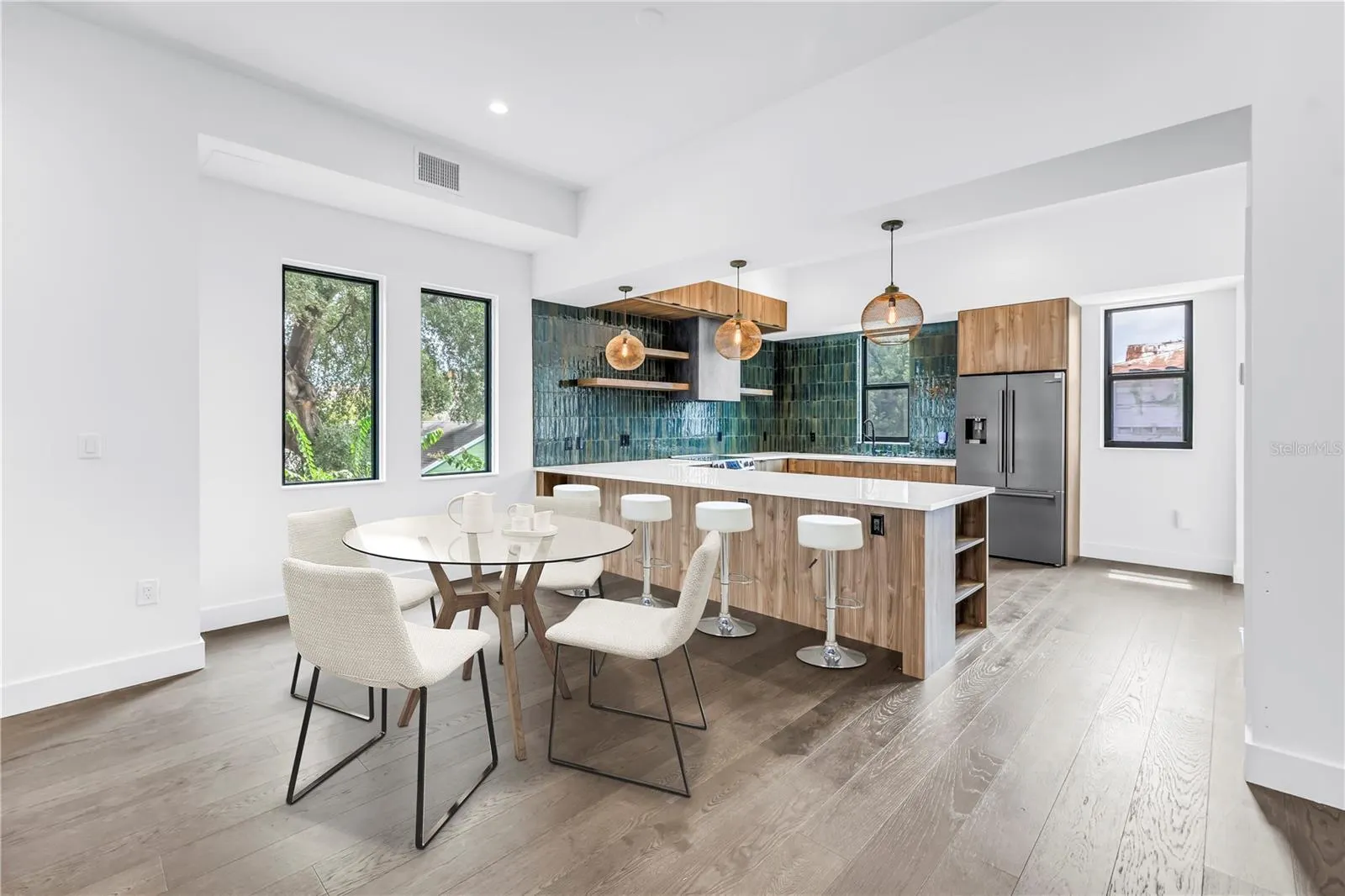 409 E OAK AVE #9, #9