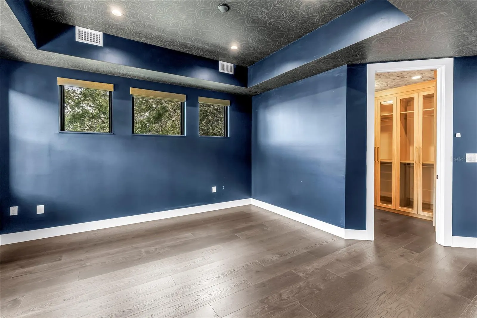 409 E OAK AVE #9, #9