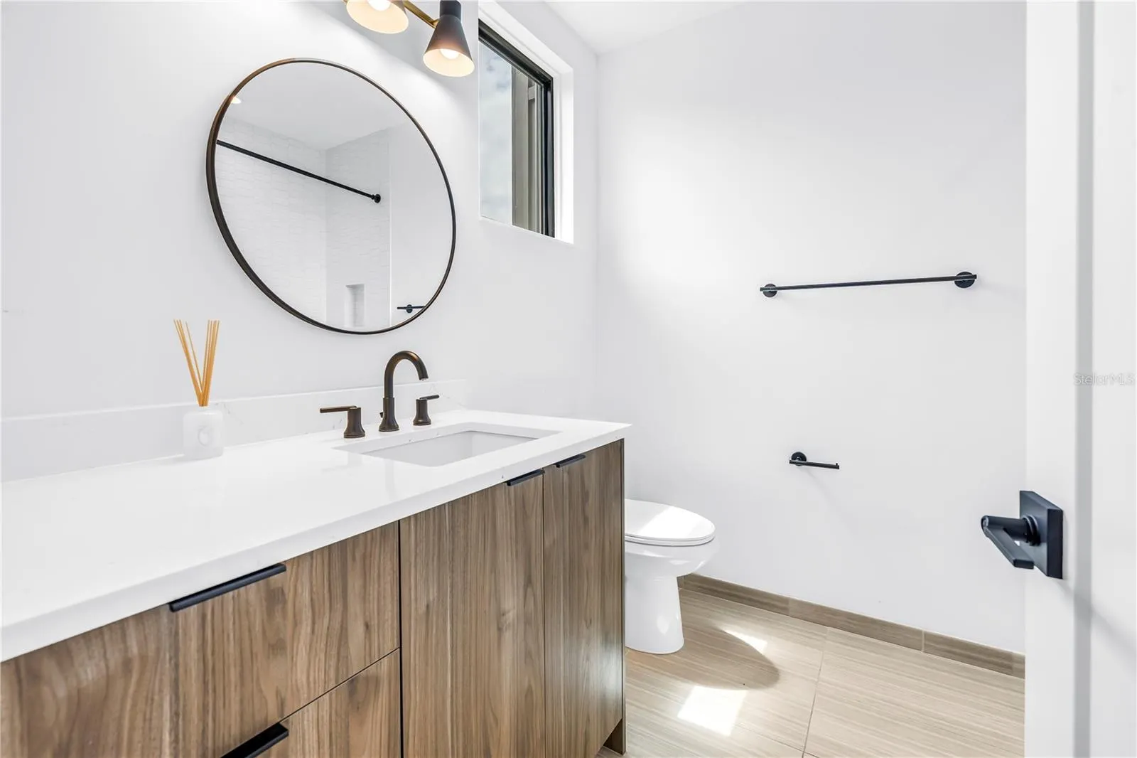 409 E OAK AVE #9, #9
