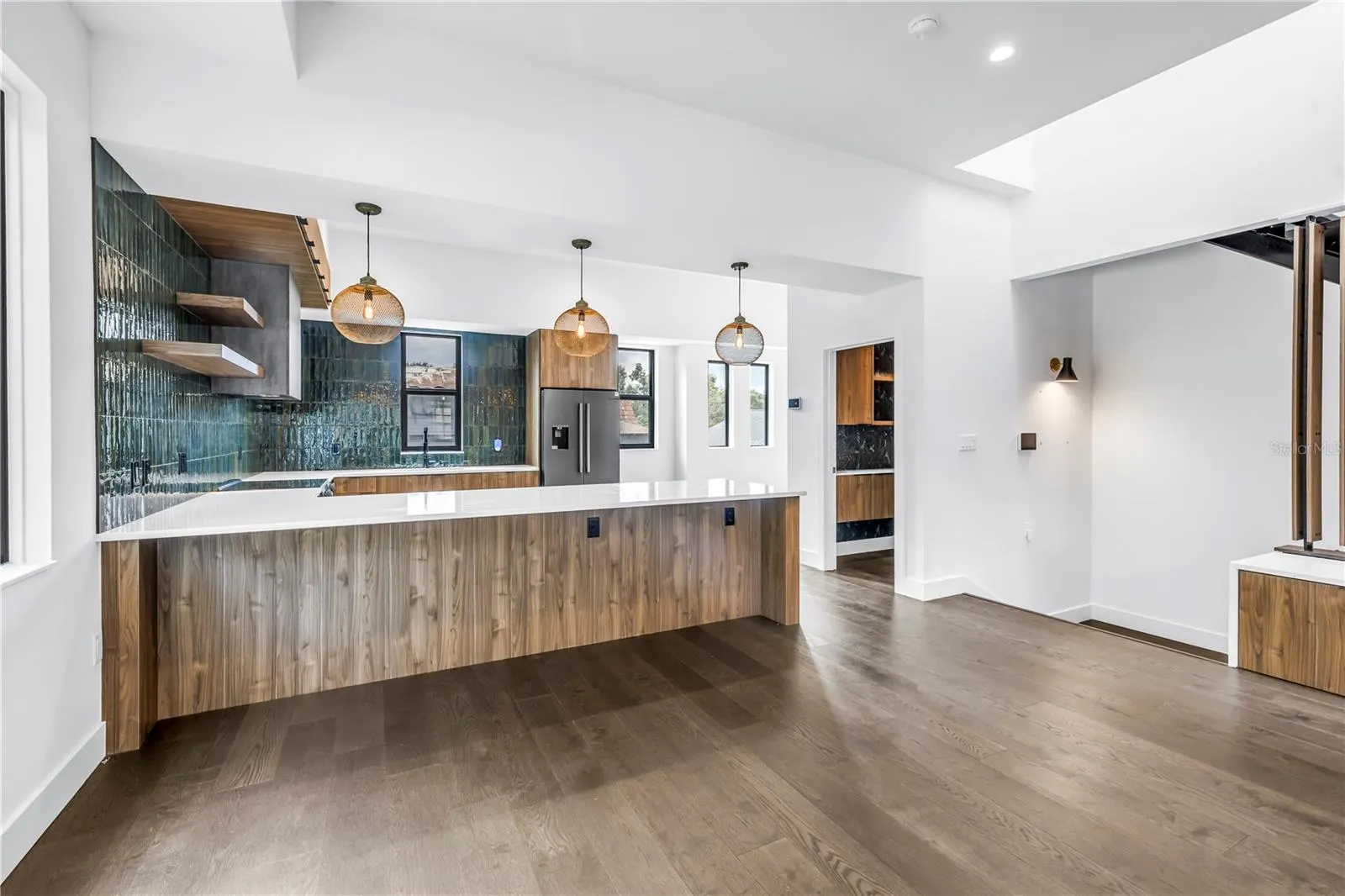 409 E OAK AVE #9, #9