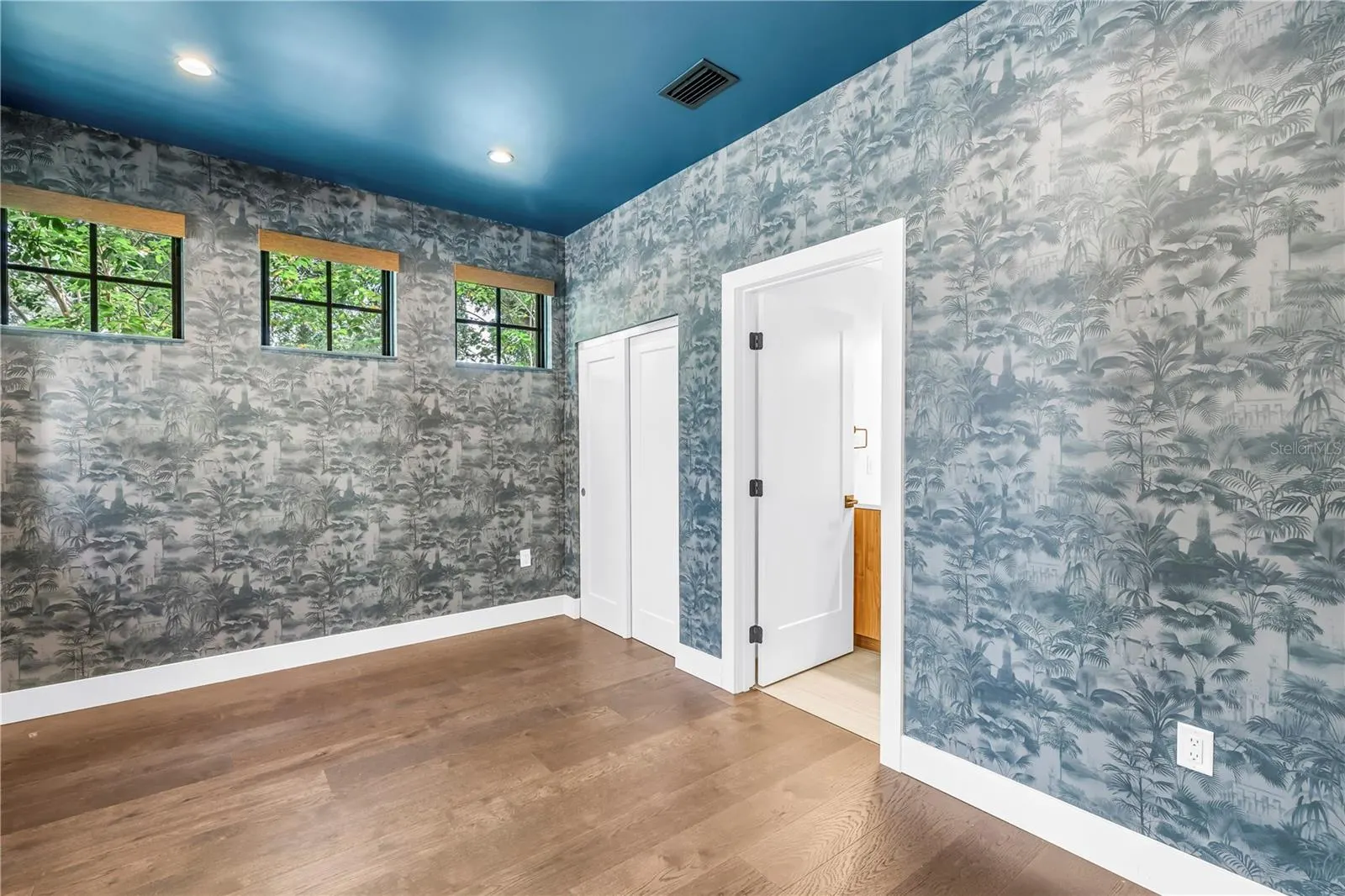409 E OAK AVE #9, #9