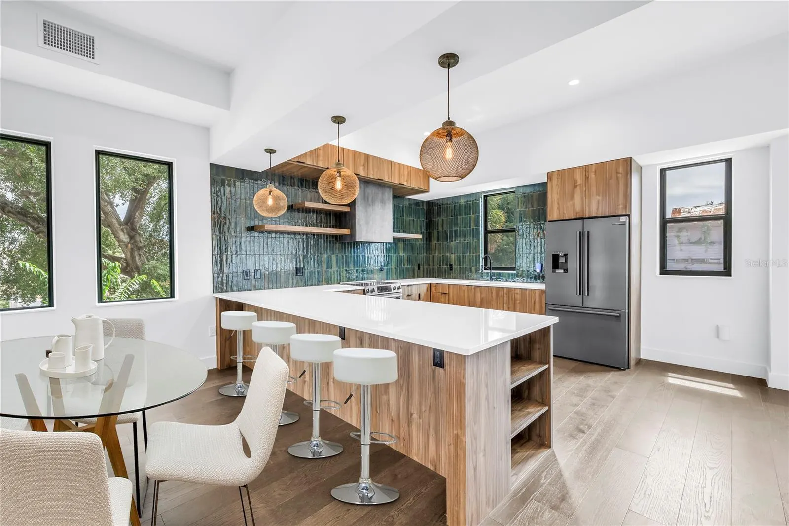 409 E OAK AVE #9, #9