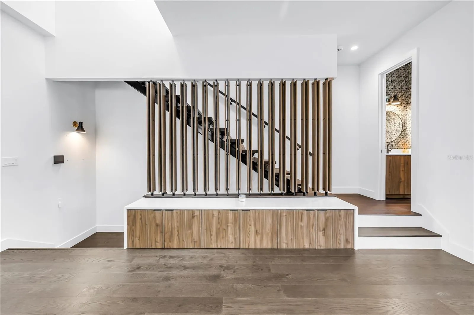 409 E OAK AVE #9, #9