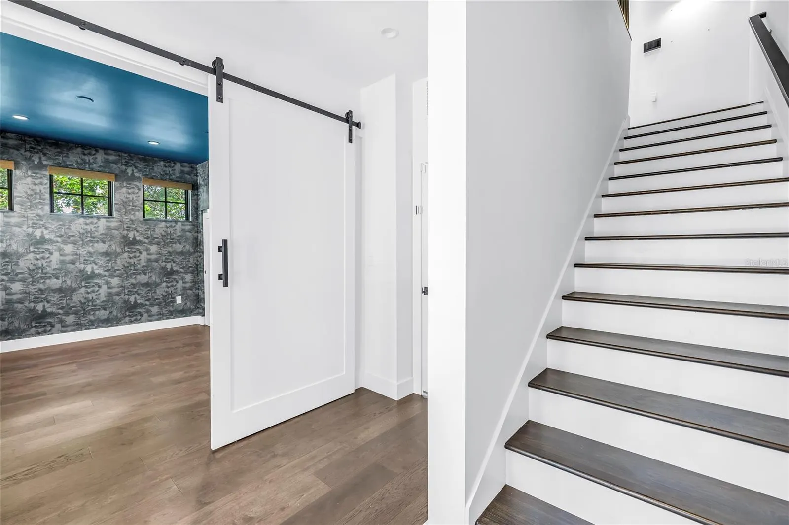 409 E OAK AVE #9, #9
