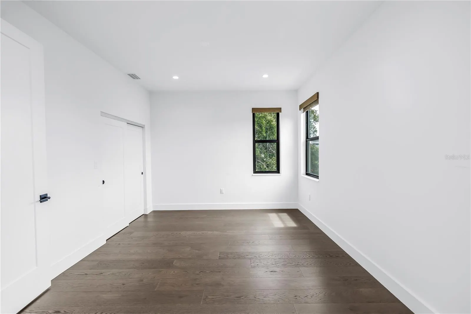 409 E OAK AVE #9, #9