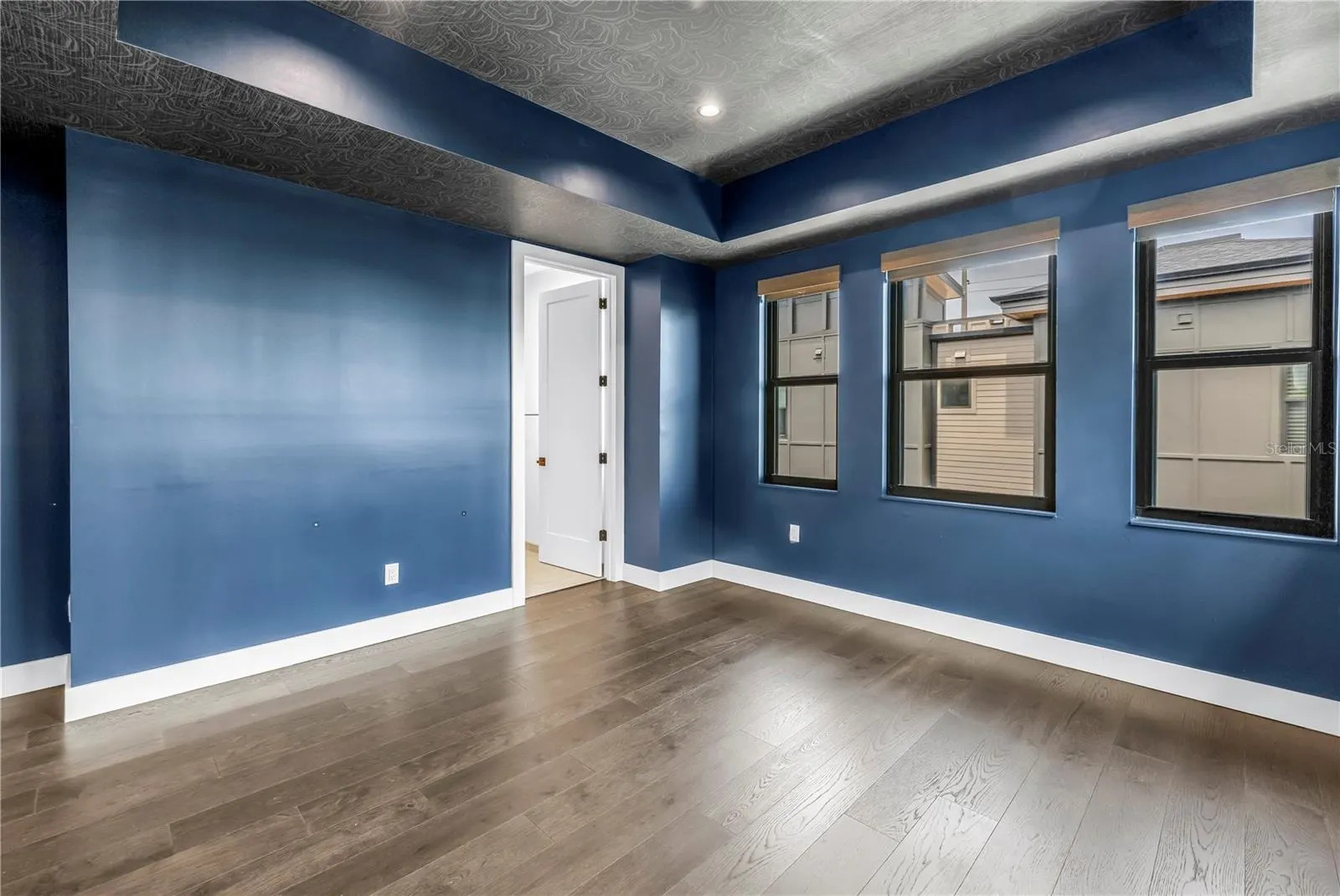 409 E OAK AVE #9, #9