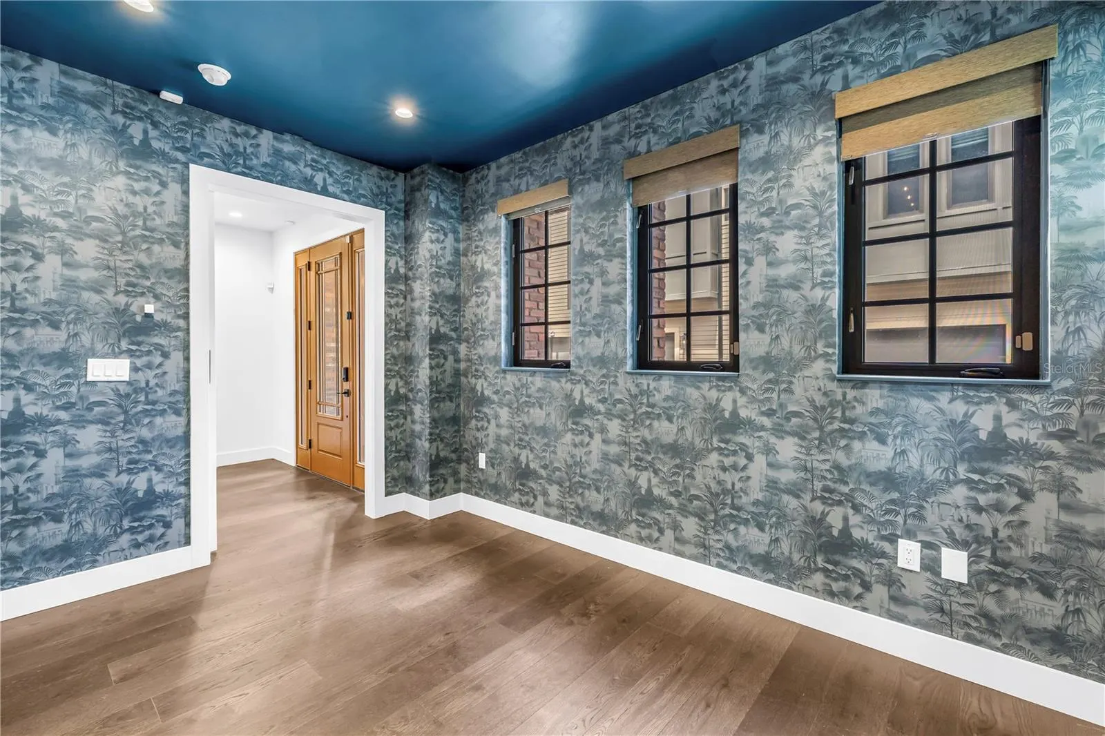 409 E OAK AVE #9, #9