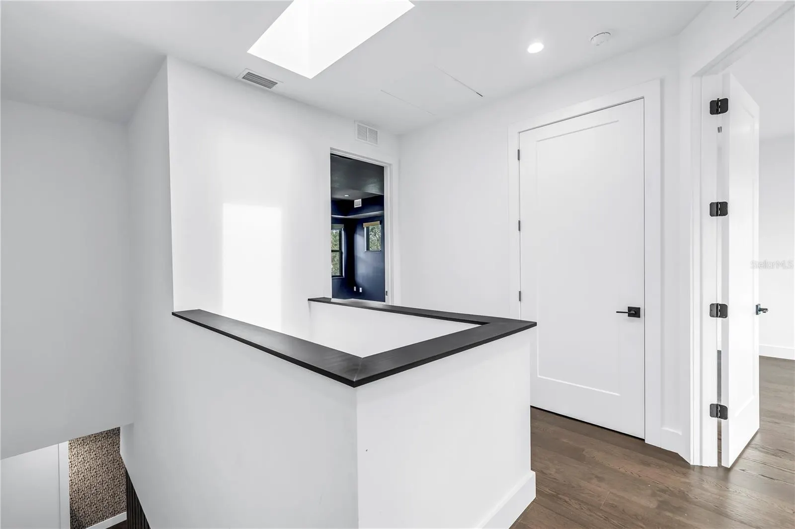 409 E OAK AVE #9, #9