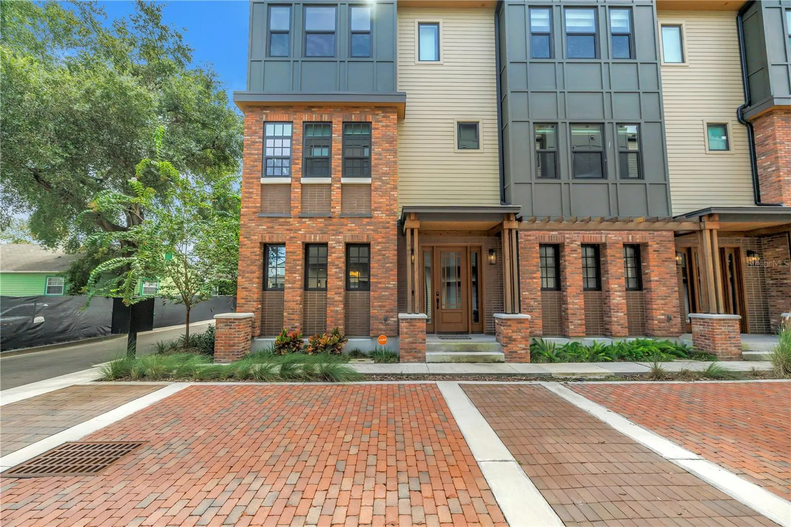 409 E OAK AVE #9, #9