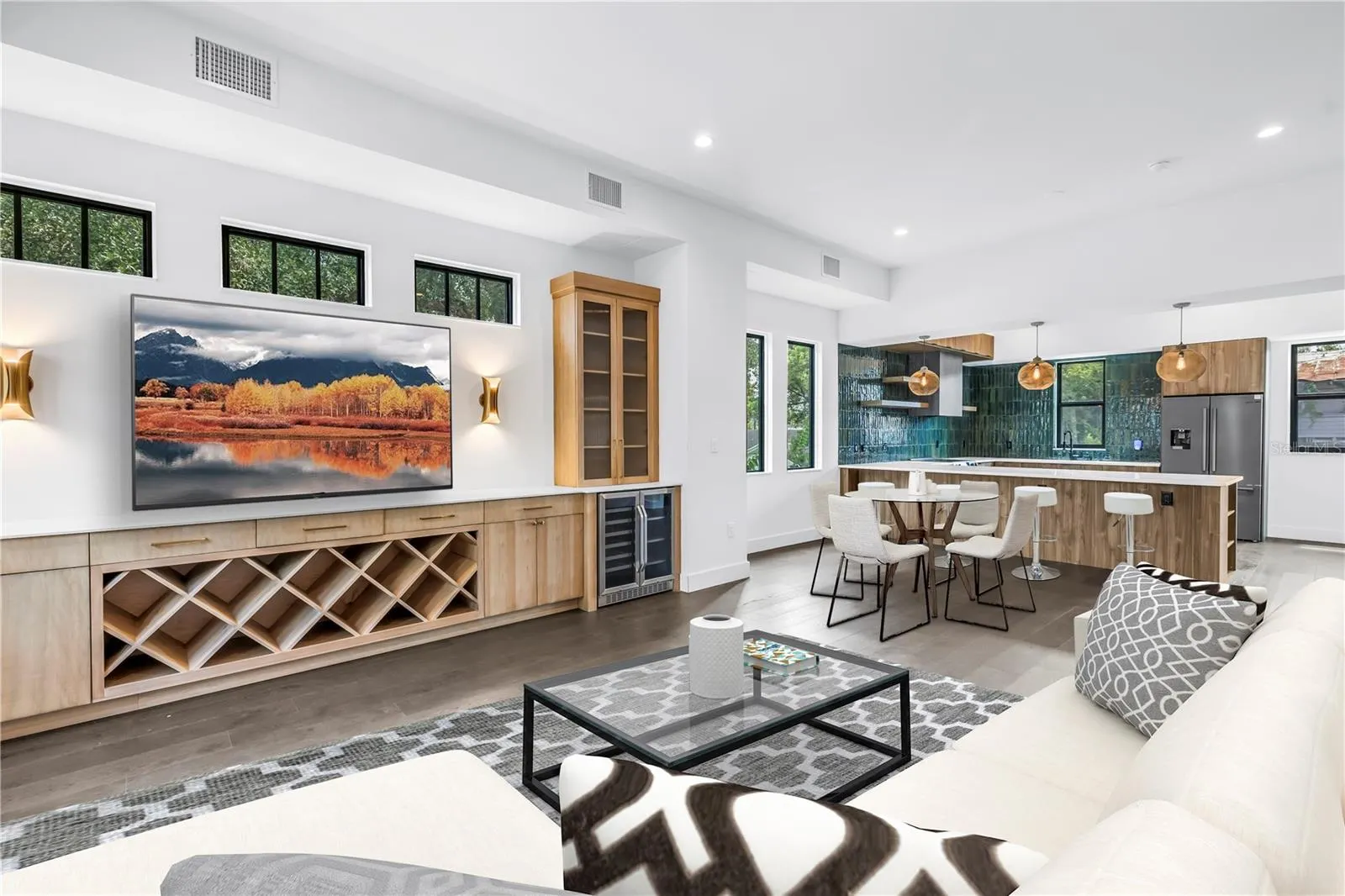 409 E OAK AVE #9, #9