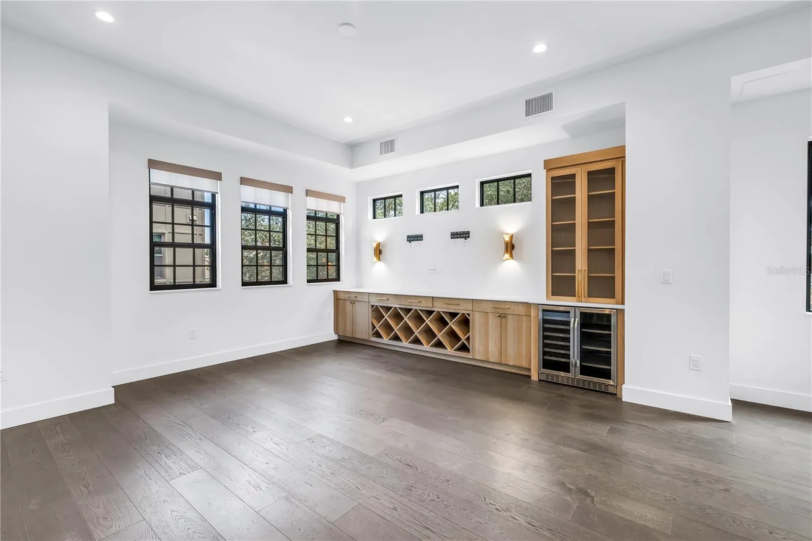 409 E OAK AVE #9, #9