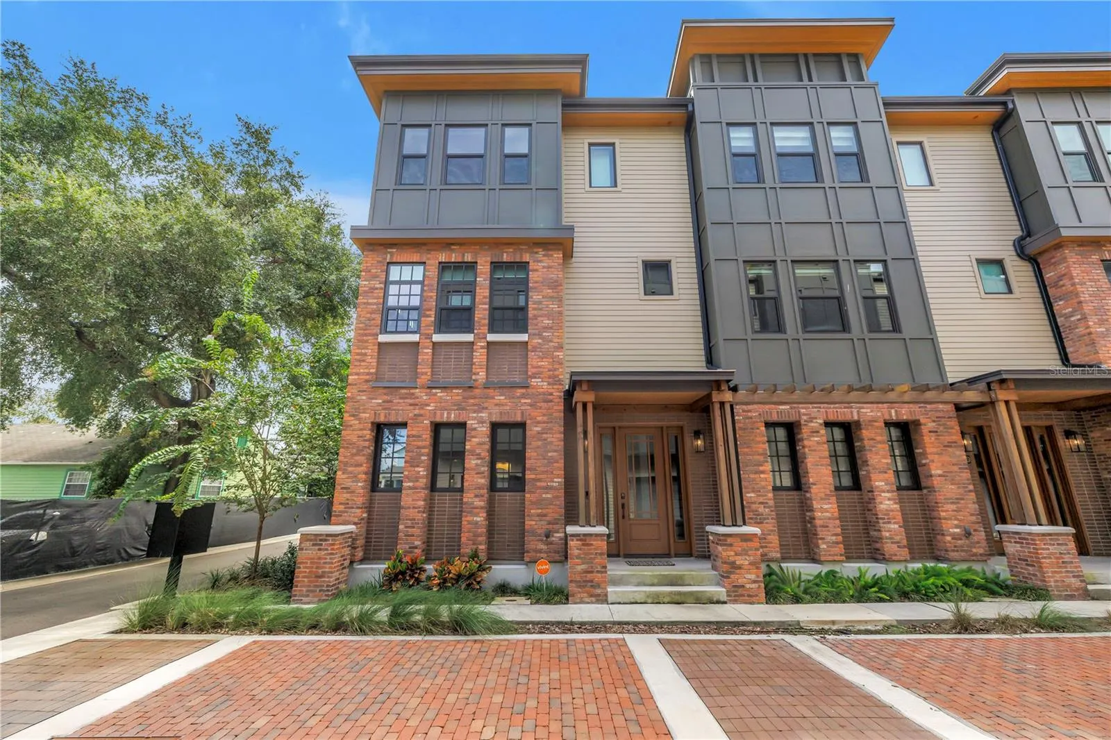 409 E OAK AVE #9, #9