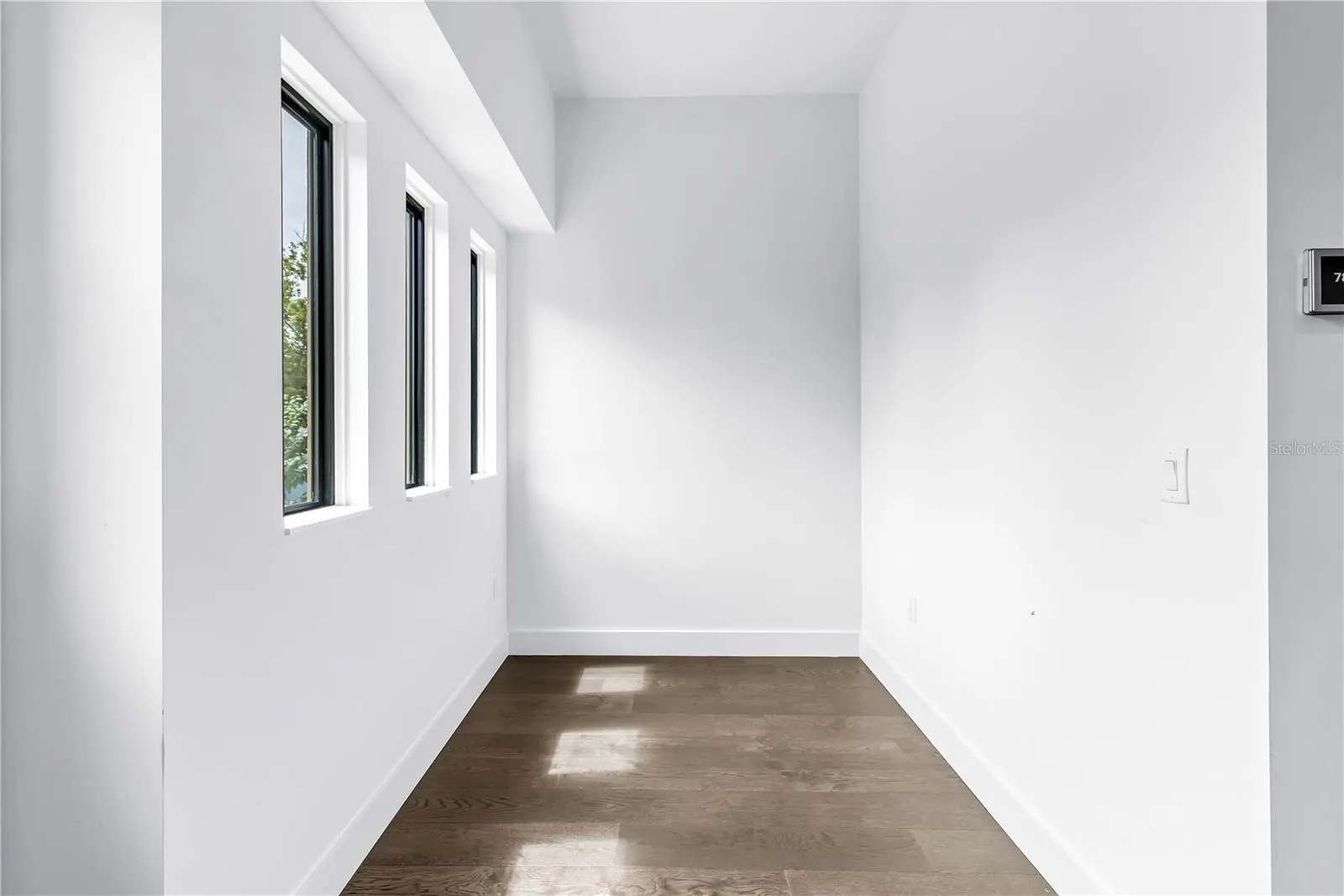 409 E OAK AVE #9, #9