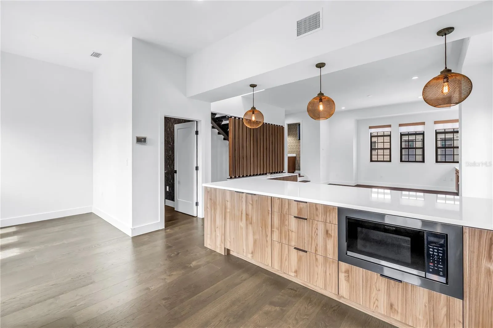 409 E OAK AVE #9, #9