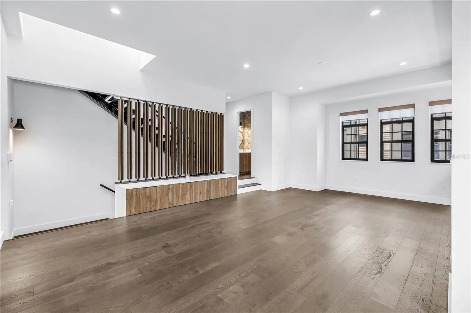 409 E OAK AVE #9, #9
