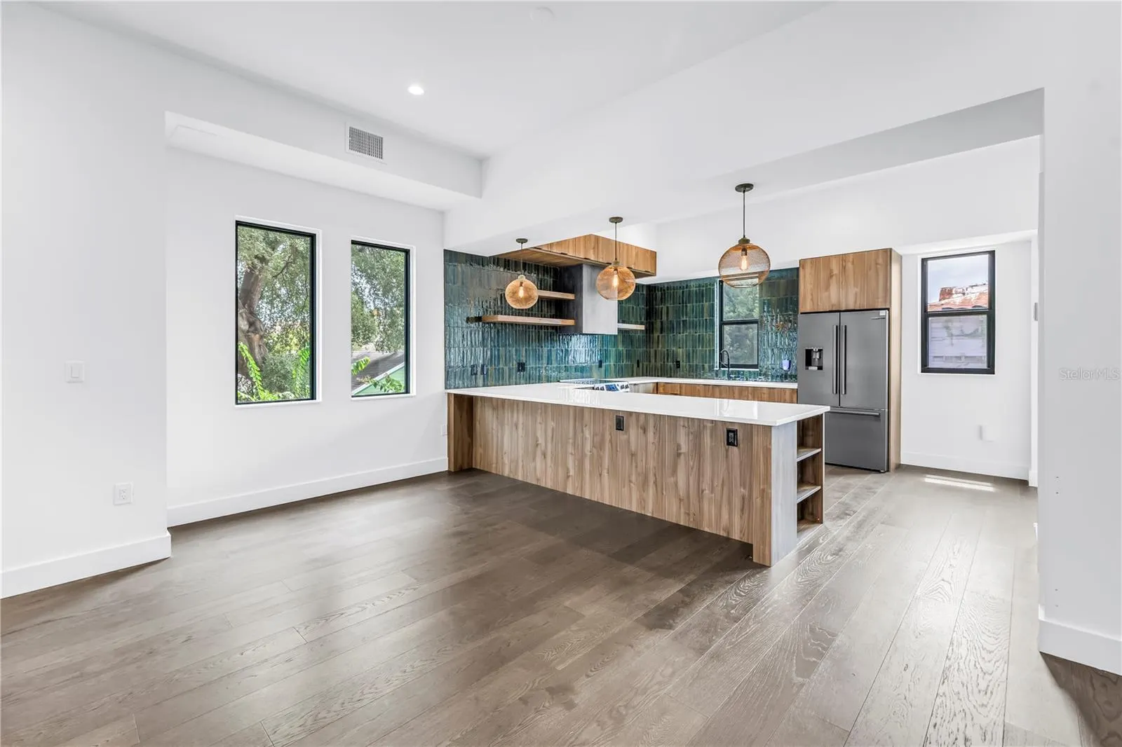 409 E OAK AVE #9, #9