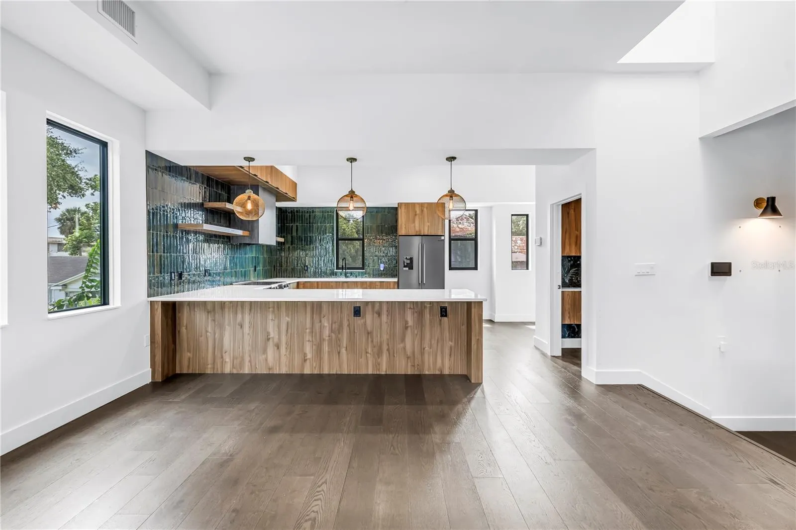 409 E OAK AVE #9, #9