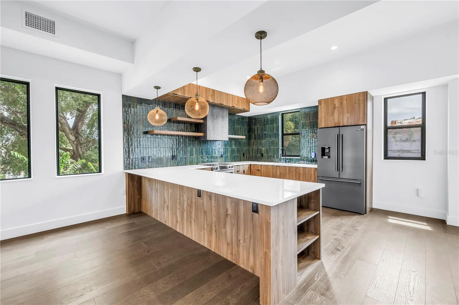 409 E OAK AVE #9, #9