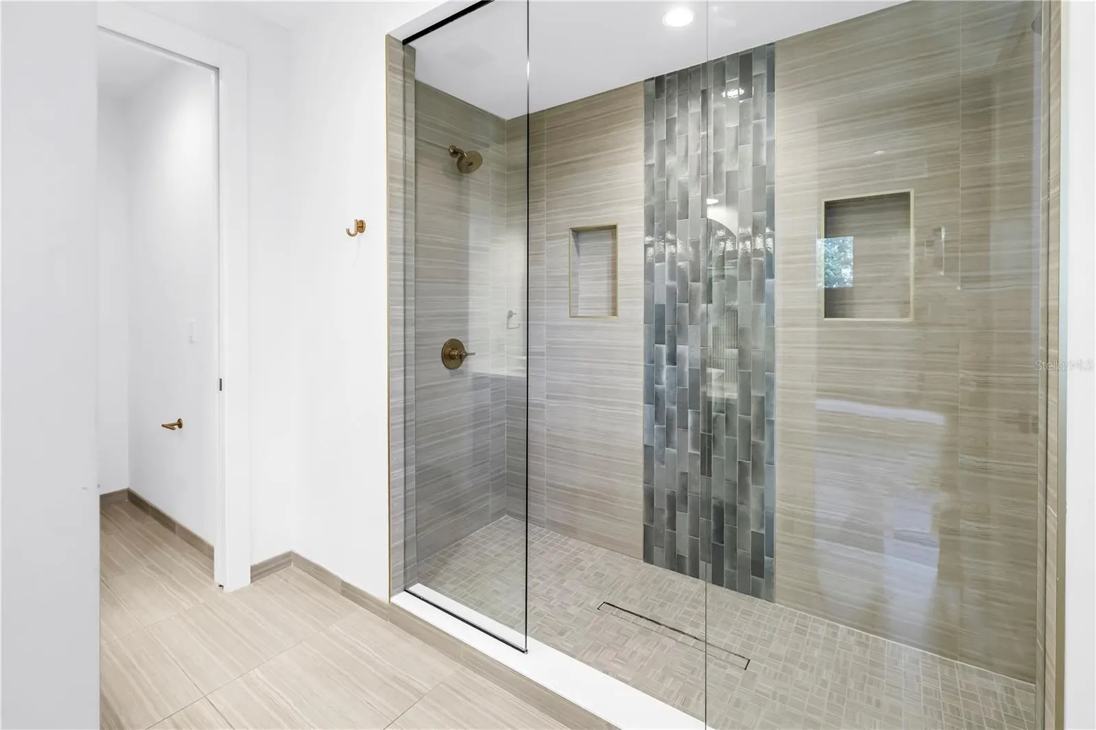 409 E OAK AVE #9, #9