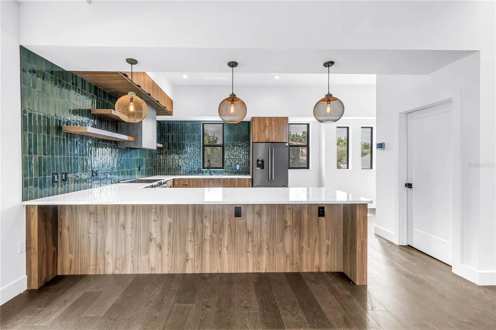 409 E OAK AVE #9, #9