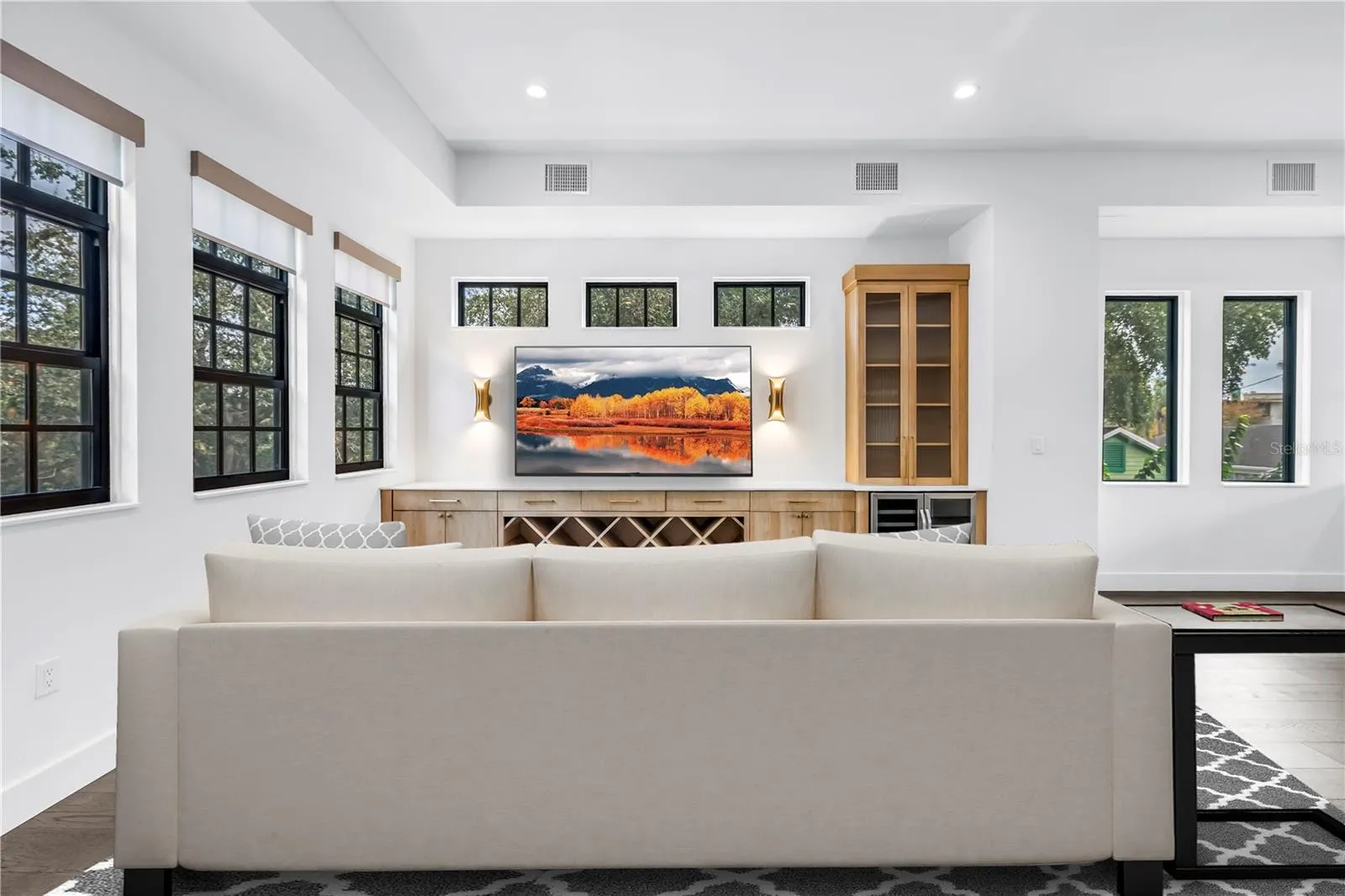 409 E OAK AVE #9, #9