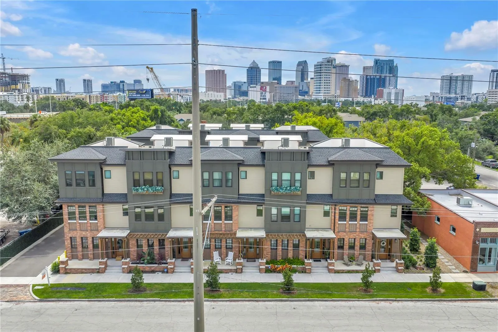 409 E OAK AVE #9, #9