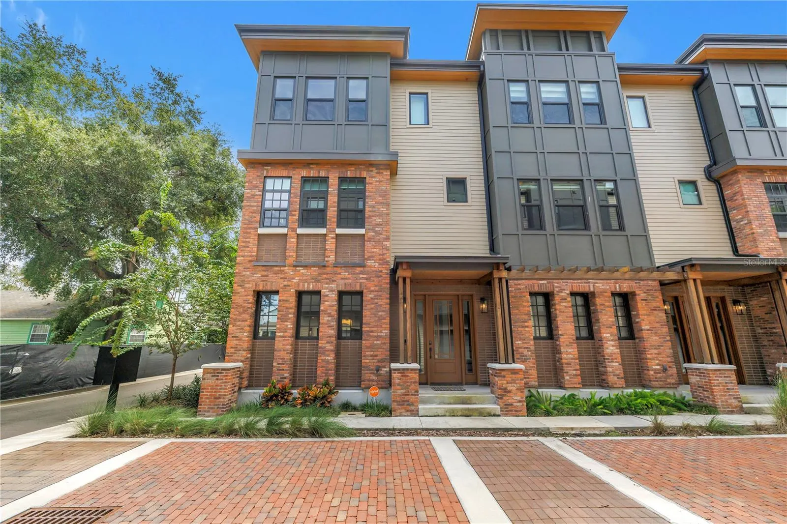 409 E OAK AVE #9, #9