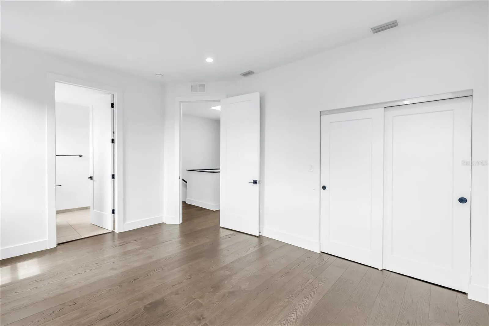 409 E OAK AVE #9, #9