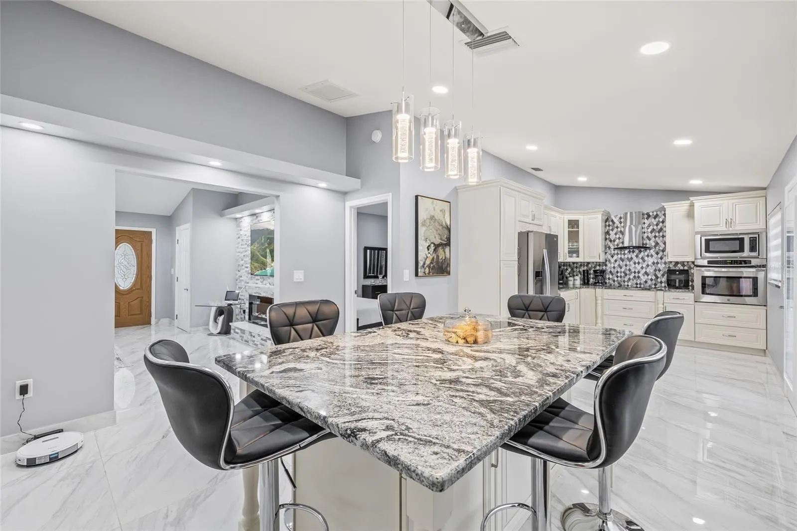 417 MANOR BLVD