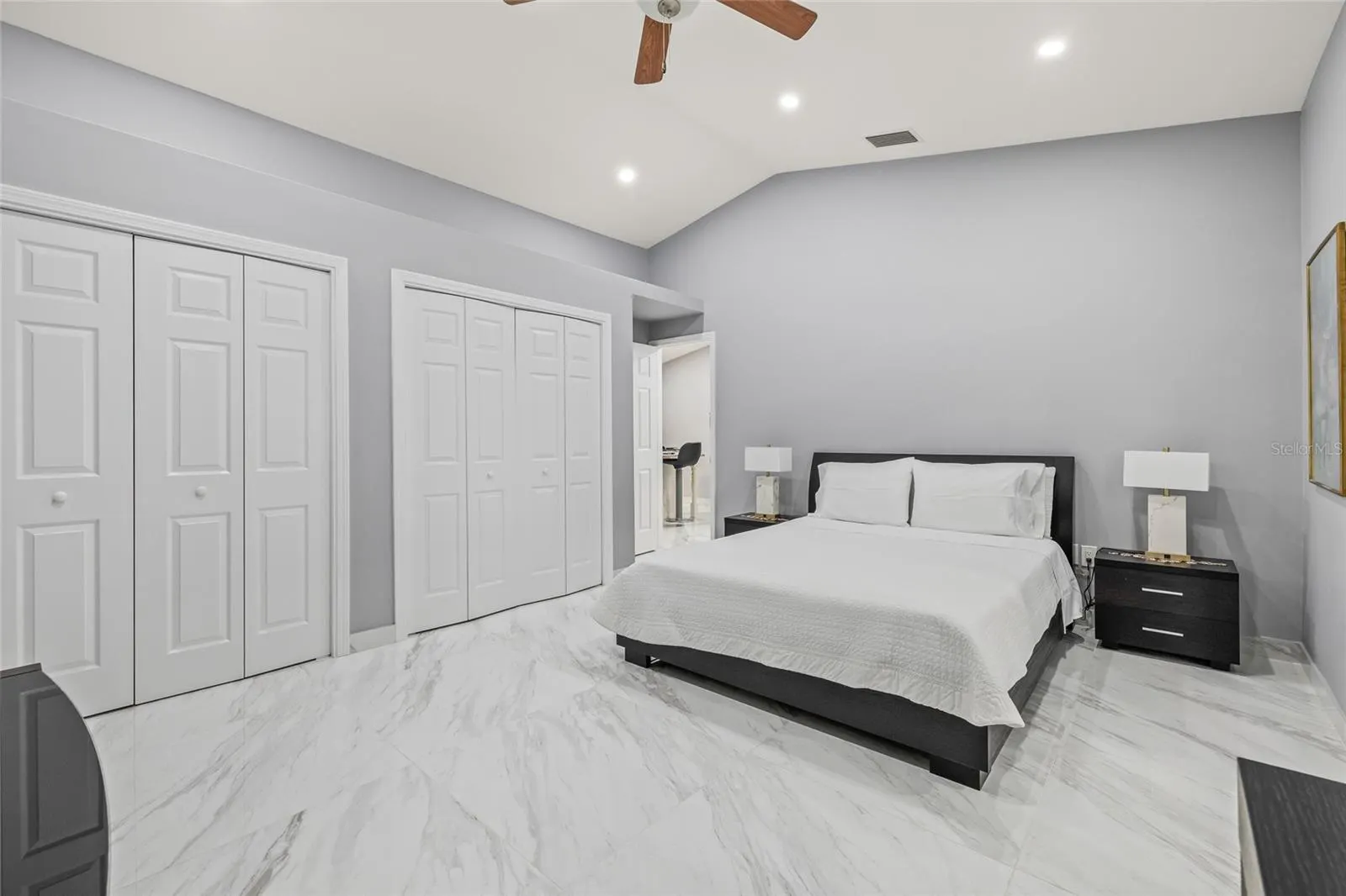 417 MANOR BLVD