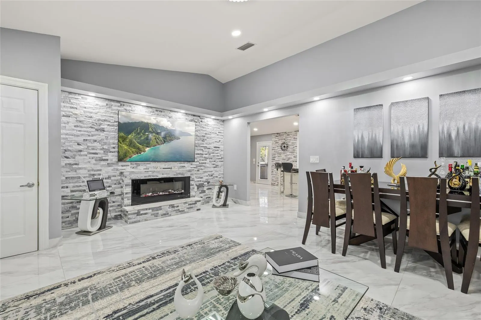 417 MANOR BLVD
