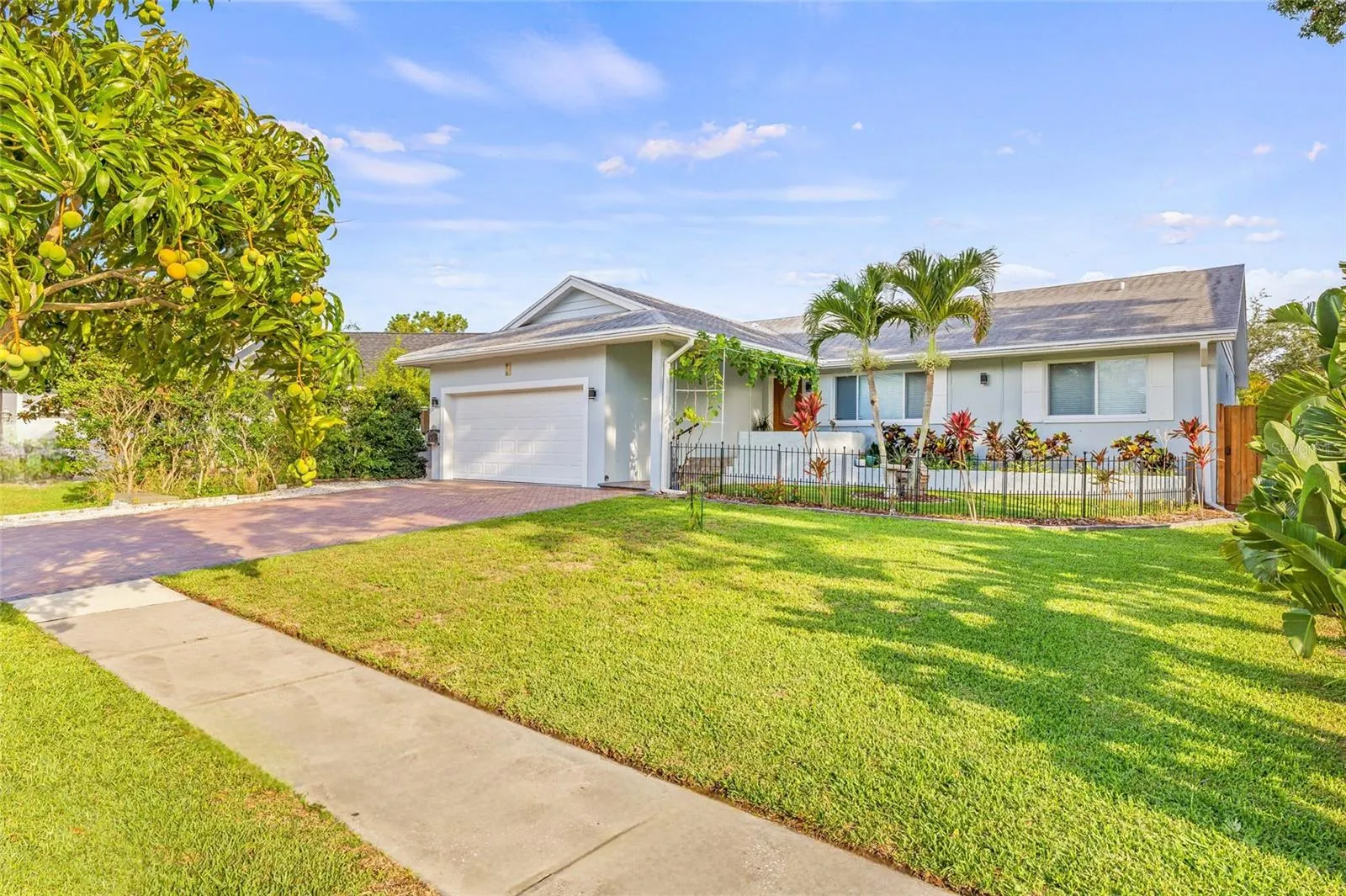 417 MANOR BLVD