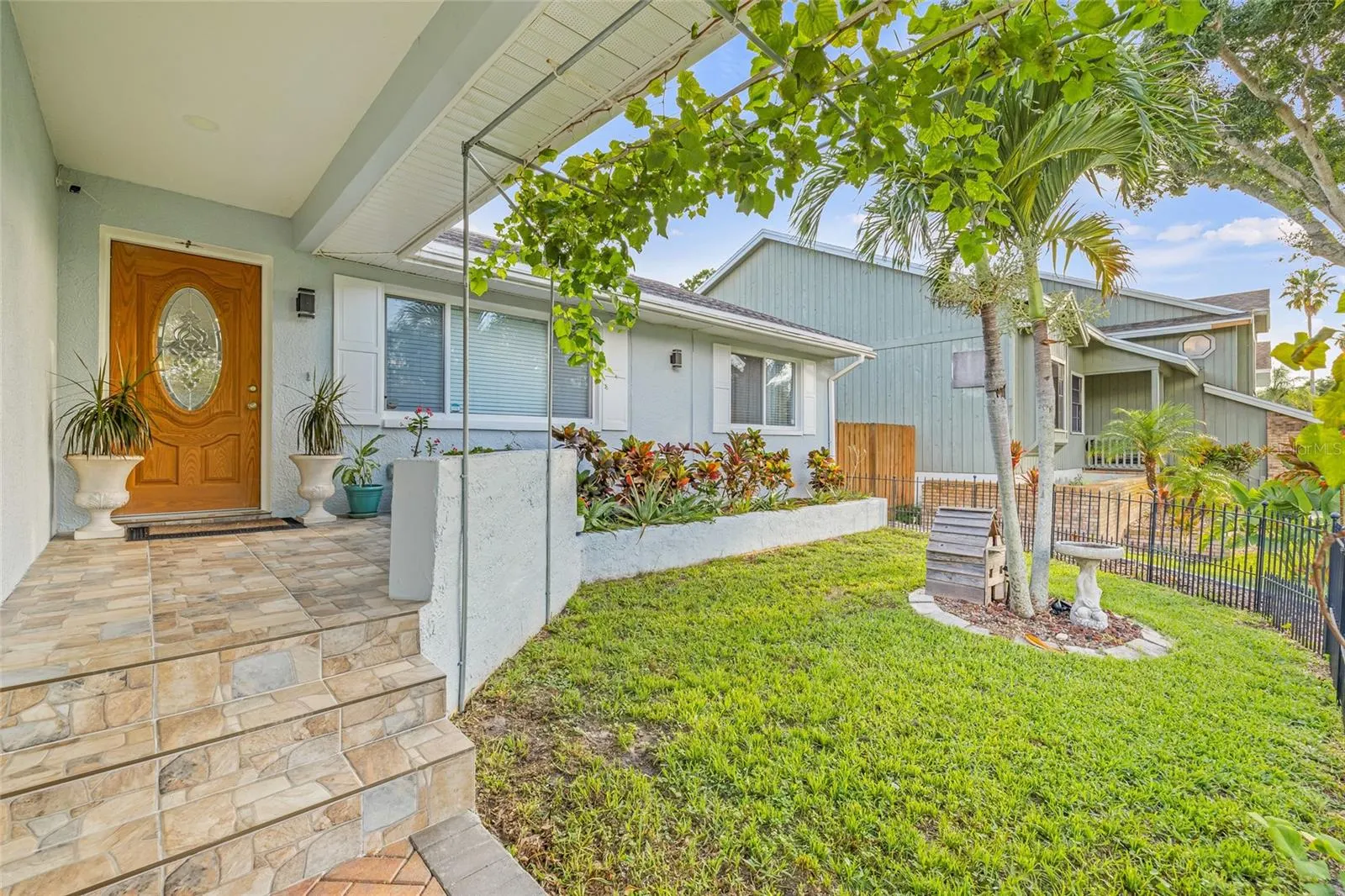 417 MANOR BLVD