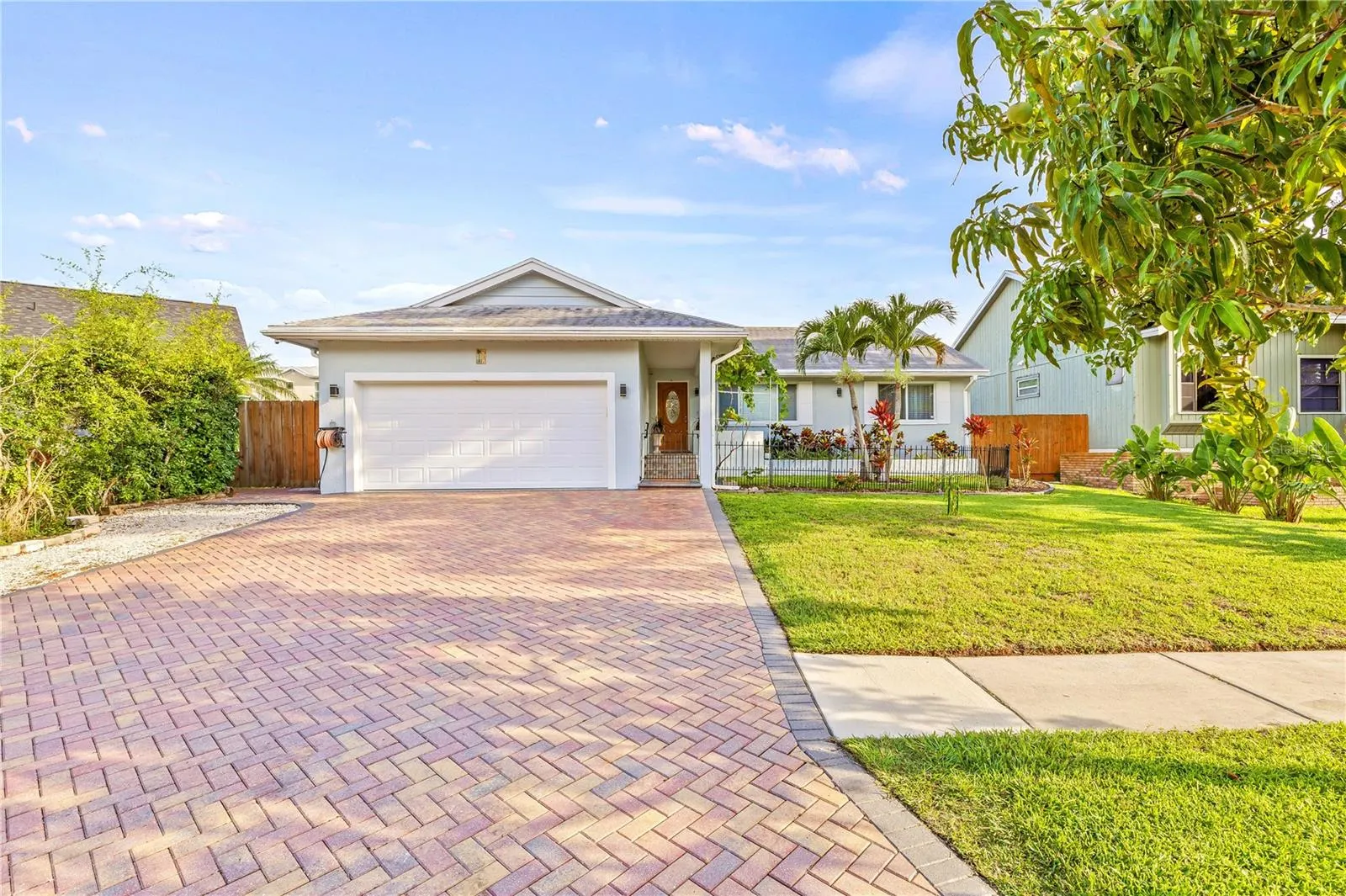 417 MANOR BLVD